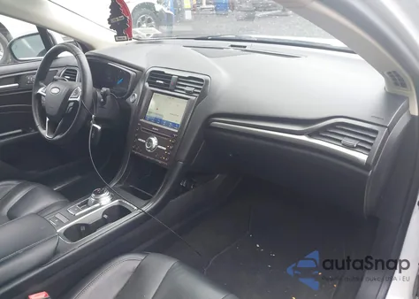 2019 Ford Fusion Hybrid Titanium z USA, uszkodzony, nr VIN 3FA6P0RU0KR157421